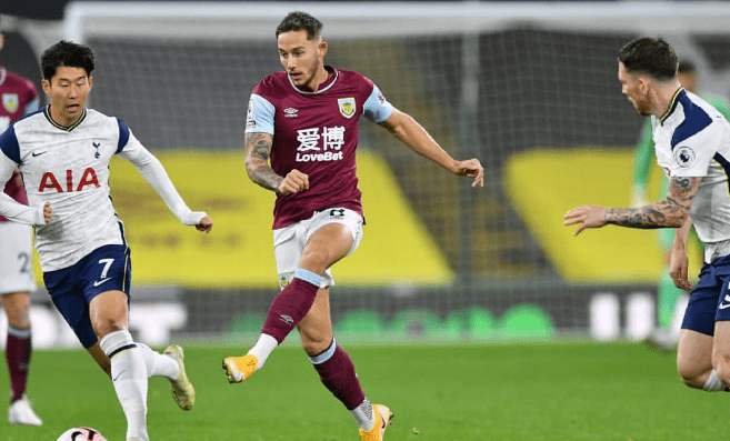 克罗托内客场惊险战胜那不勒斯,保级希望重燃 克罗托内客场惊险战胜那不勒斯,保级希望重燃