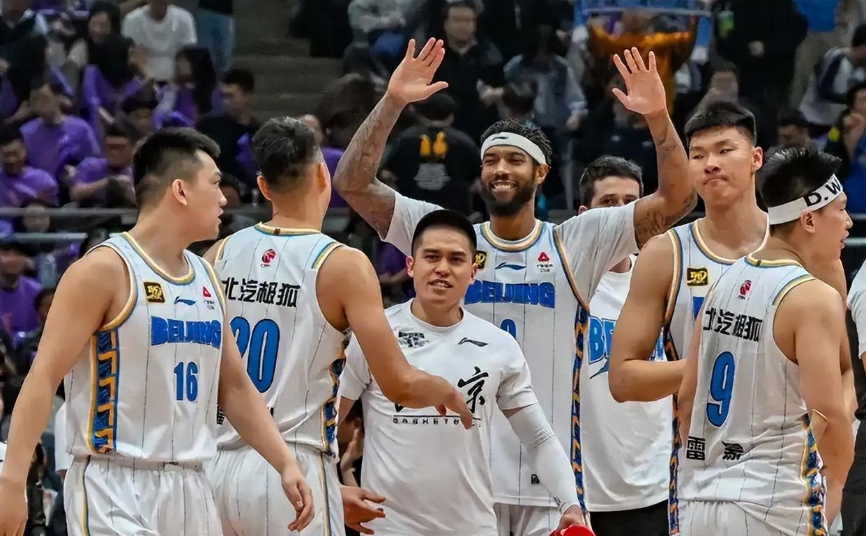 熊猫直播tv-曼联逆转中国，加维三分雨点燃全场