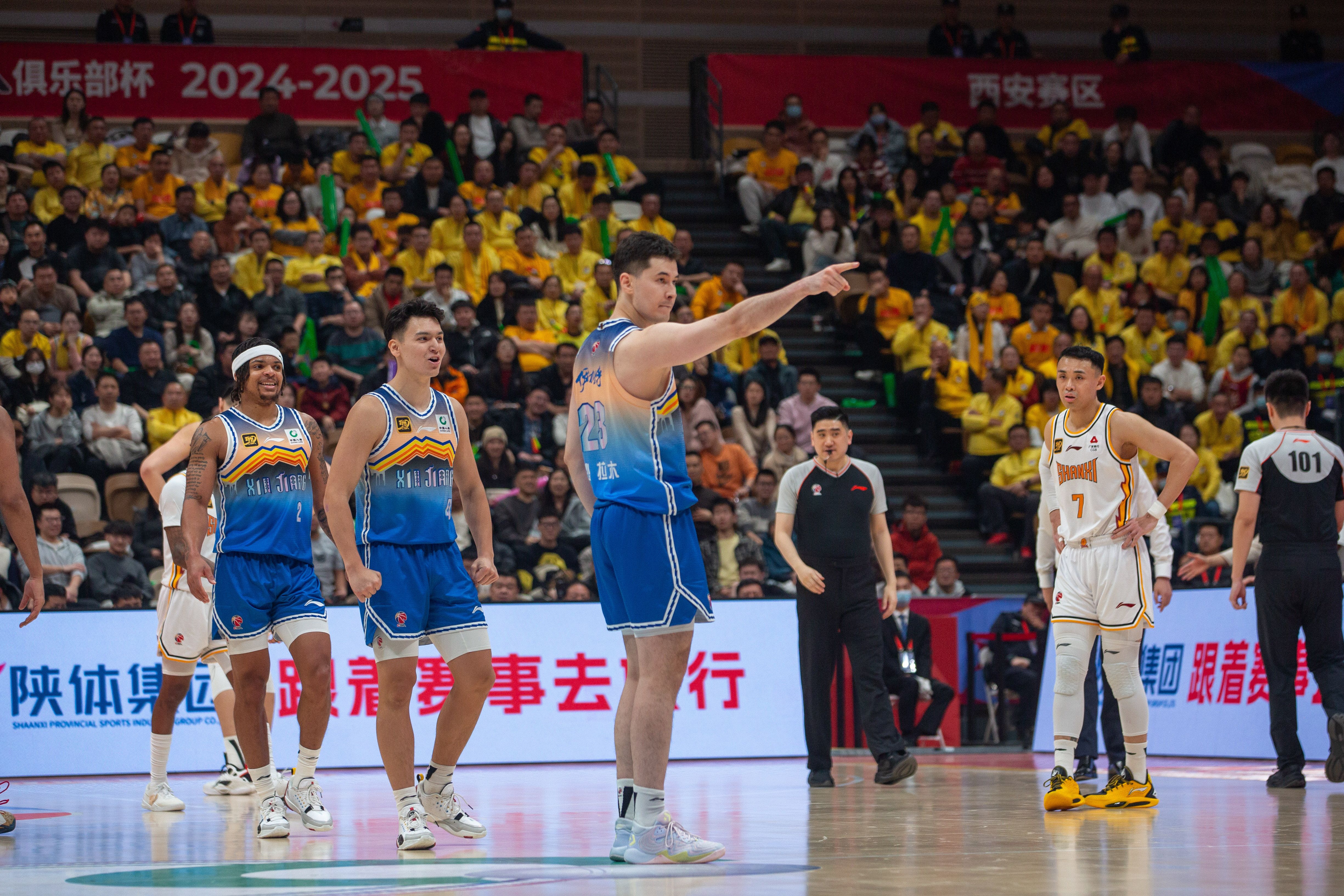 新疆队大胜山西男篮,迎来两连胜 新疆队大胜山西男篮,迎来两连胜